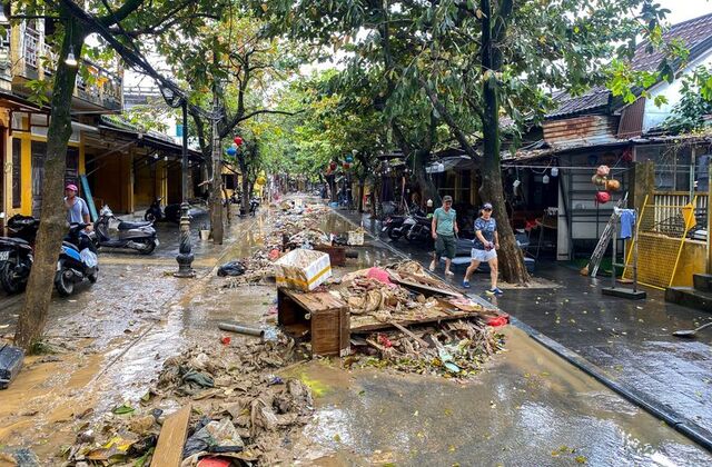 Vyetnamda daşqınlar və torpaq sürüşmələri nəticəsində ölənlərin sayı 55 nəfərə çatıb