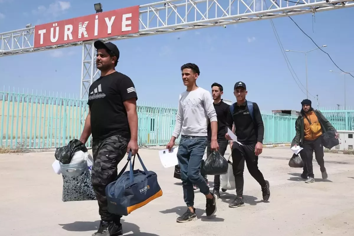 BMT: Dekabrdan bəri Suriyada 2 milyona yaxın məcburi köçkün öz evlərinə qayıdıb