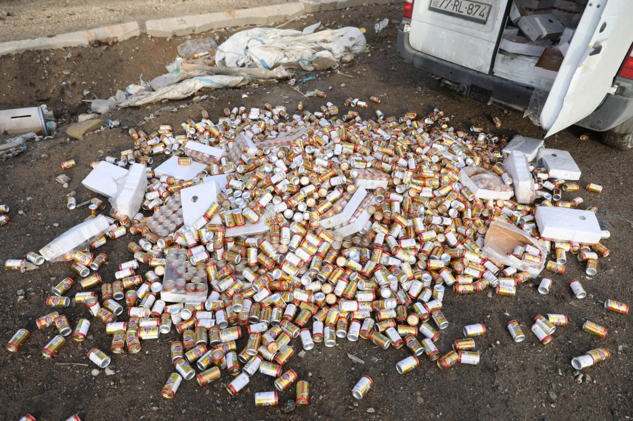 İstehlak üçün yararsız energetik içkilər məhv edilib - VİDEO